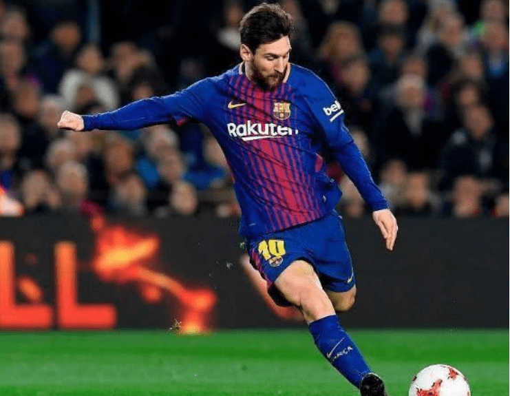 你是哪边的？本菲卡门将特鲁宾扑点后被队友阿劳若补射进球