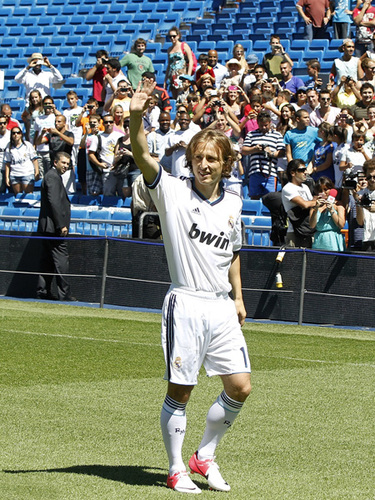 罗体：迪巴拉因发烧缺席罗马的训练，多夫比克恢复跑步练习