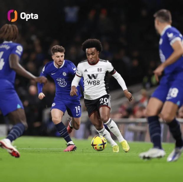 篮球湖人球迷为球队准备应援物